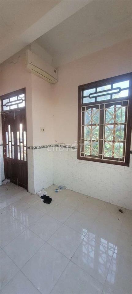Nhà mặt tiền rộng