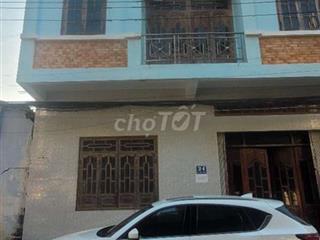 Nhà mặt tiền rộng