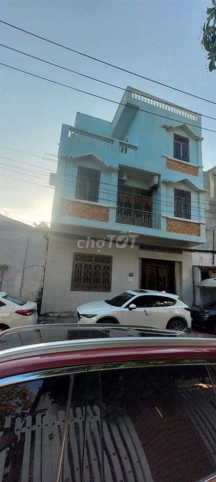 Nhà mặt tiền rộng