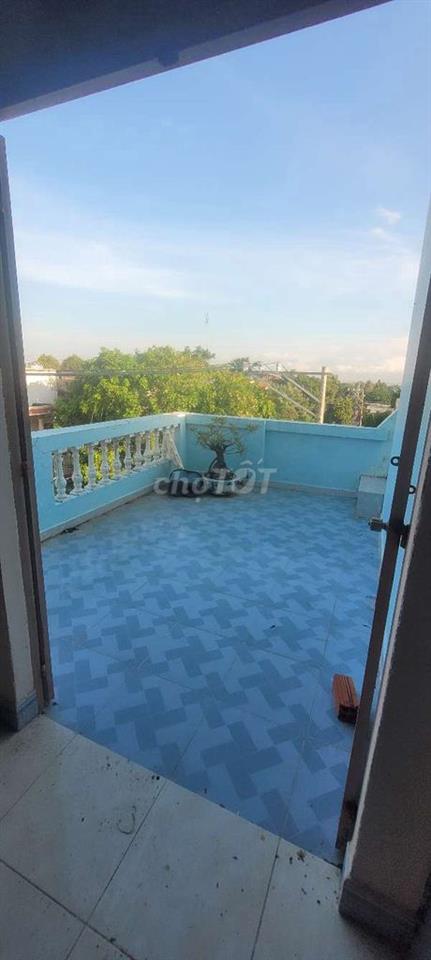 Nhà mặt tiền rộng