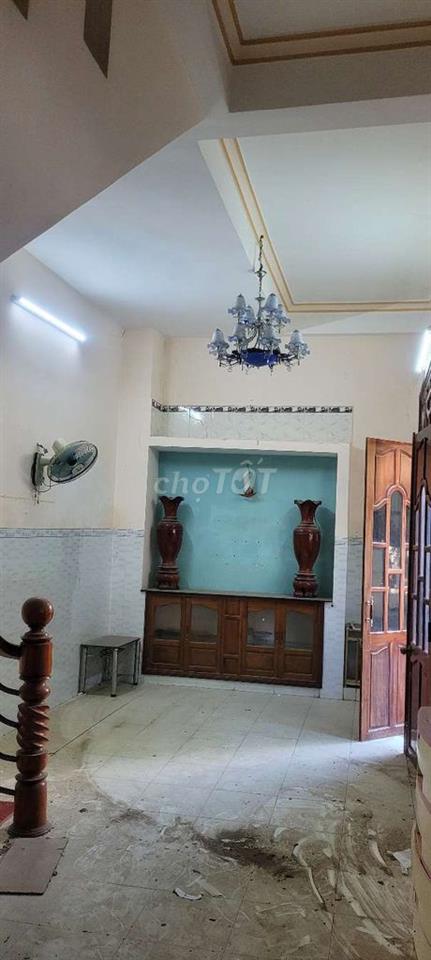 Nhà mặt tiền rộng