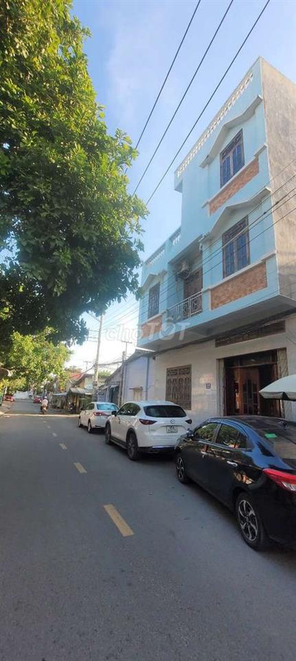 Nhà mặt tiền rộng