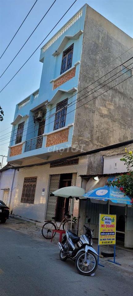 Nhà mặt tiền rộng