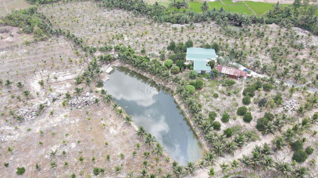 Bán đất sân vườn có villa mini giá ***