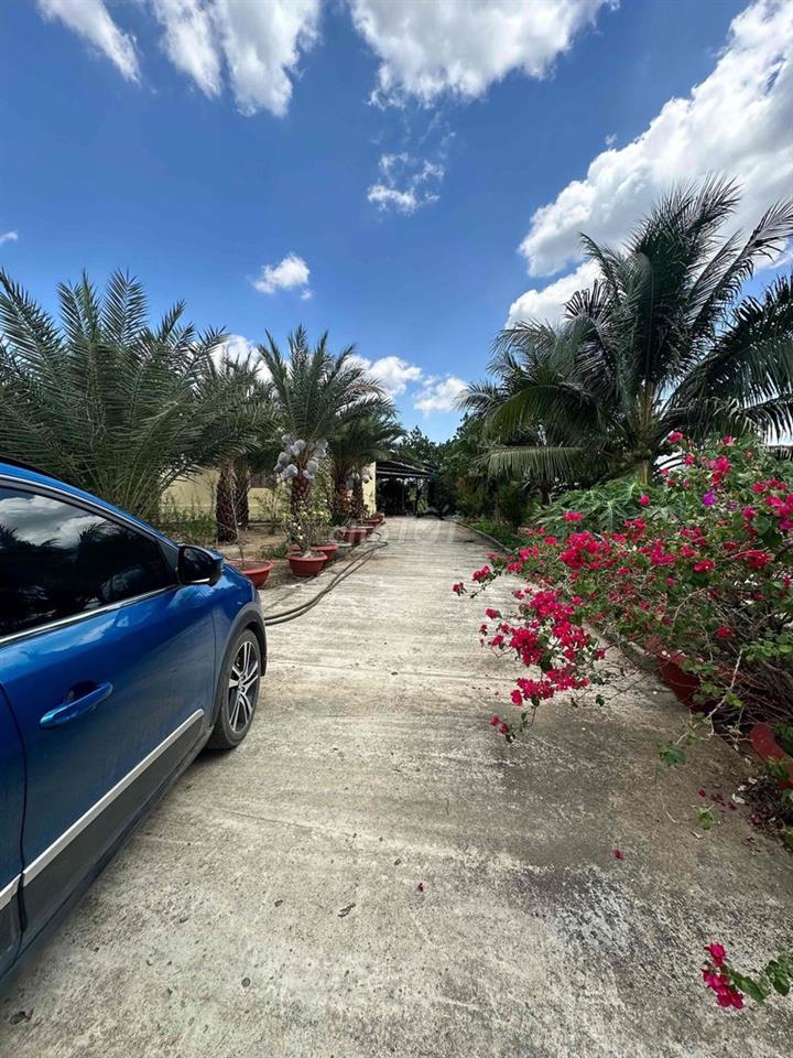 Bán đất sân vườn có villa mini giá ***