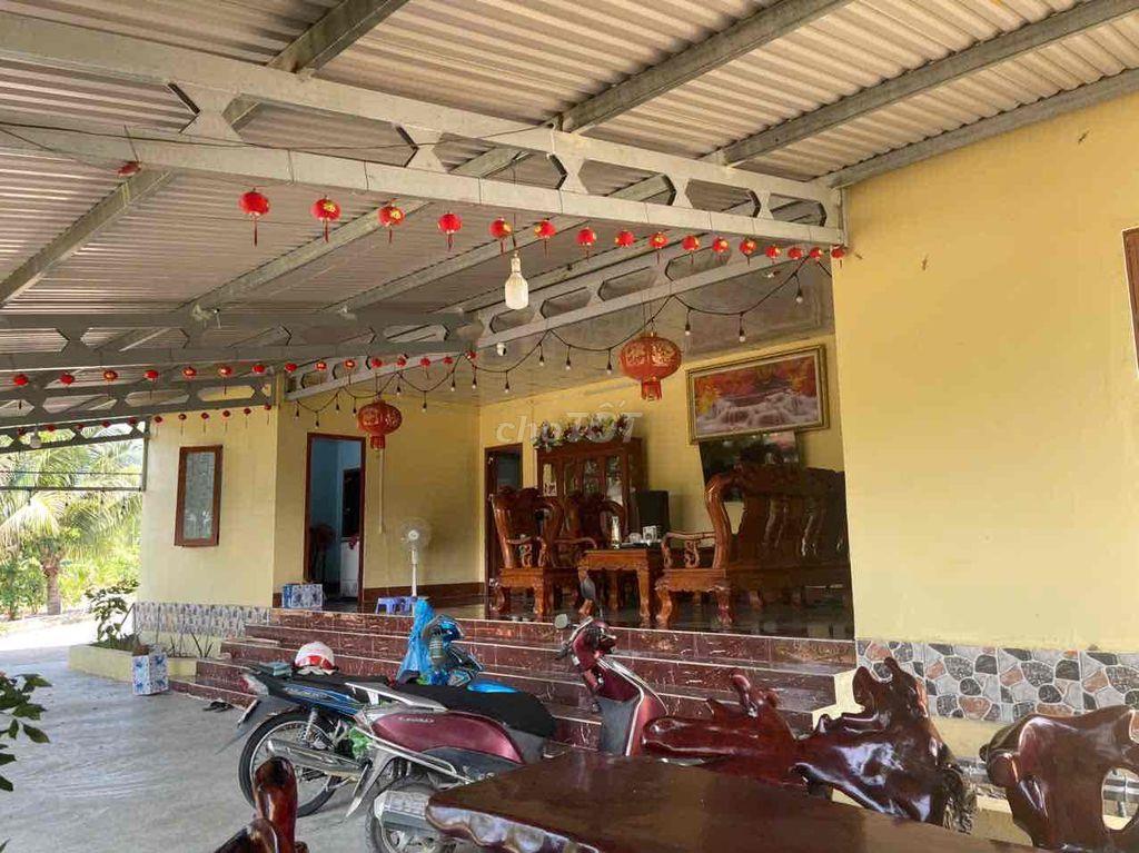 Bán đất sân vườn có villa mini giá ***