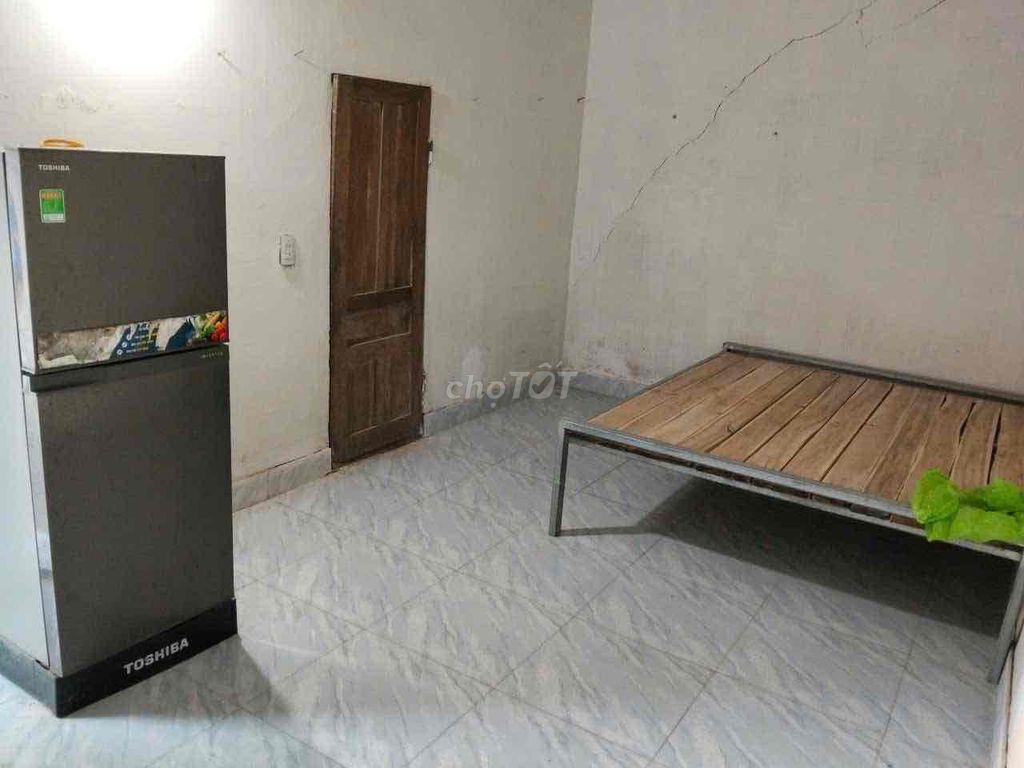 Cho Thuê Nhà Cấp 4 200M , Có 1 Phòng Riêng , Đủ Đồ