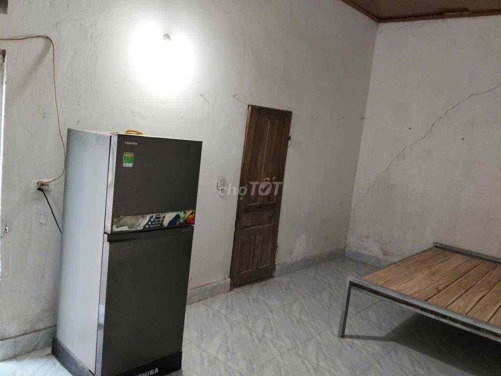 Cho Thuê Nhà Cấp 4 200M , Có 1 Phòng Riêng , Đủ Đồ