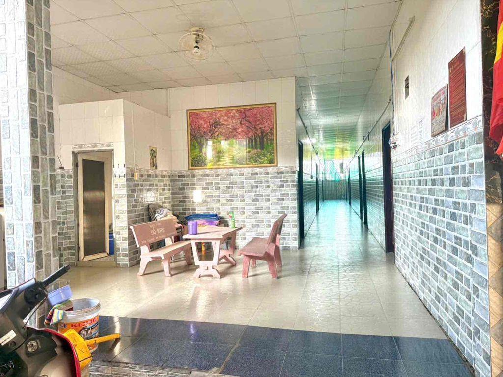 Nhà Nguyên Căn + 11 Phòng Trọ + 3.000m² đất vườn liền kề phía sau