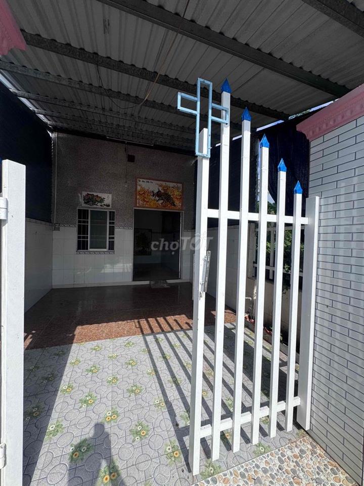 Nhà cấp 4 mặt tiền nhựa