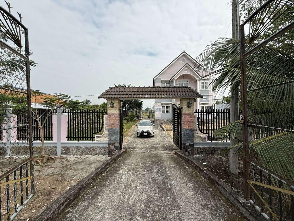 Bán biệt thự và 11.000m2  đất cây lâu năm