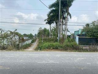 NHÀ ĐẤT + TRẠI NUÔI GÀ