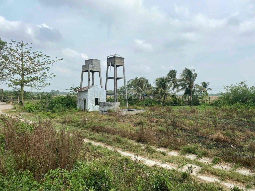 NHÀ ĐẤT + TRẠI NUÔI GÀ