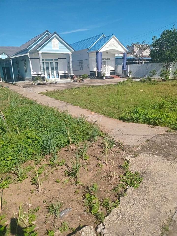 Cần bán 6,96m đất nền thổ cư mặt tiền lộ bê tông  trên 3m trung tâm TĐ