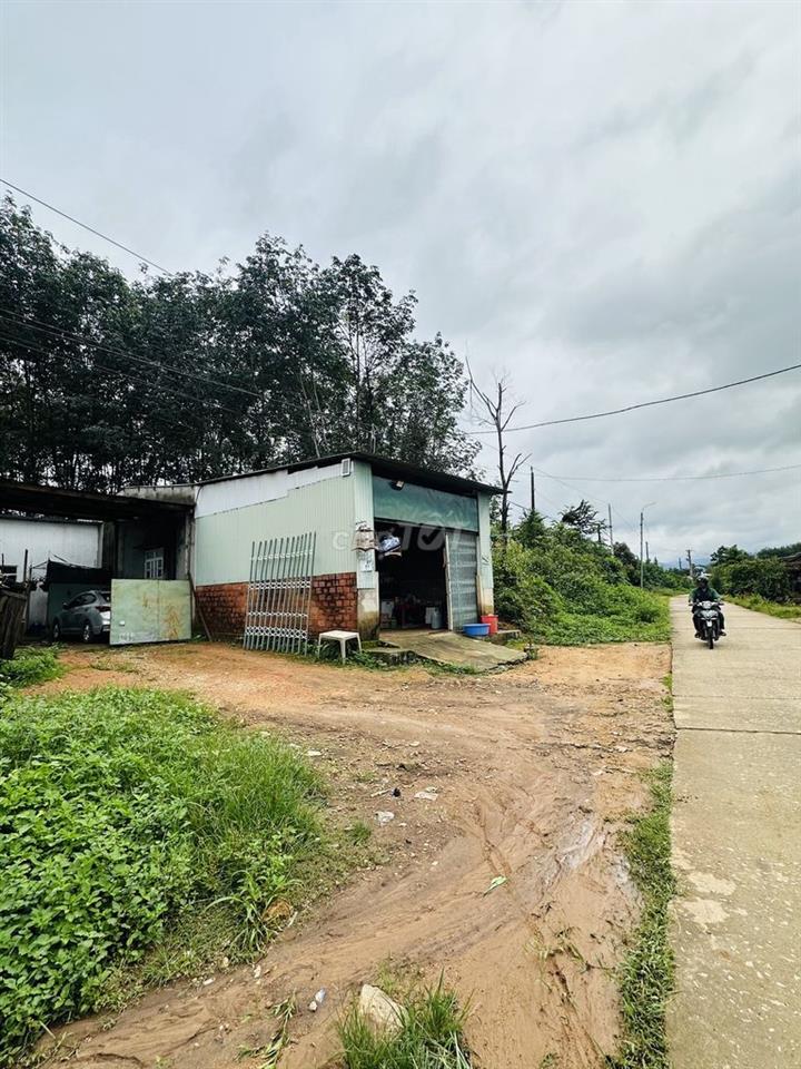 Bán Nhà Có Bìa Đỏ Đất Thổ Cư Gần Cổng Chào Dục Nhày 3 