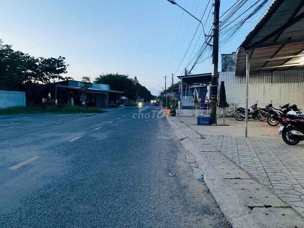 Bán đất mặt tiền Đường 1 tháng 5 997m2 có 200 m thổ cư