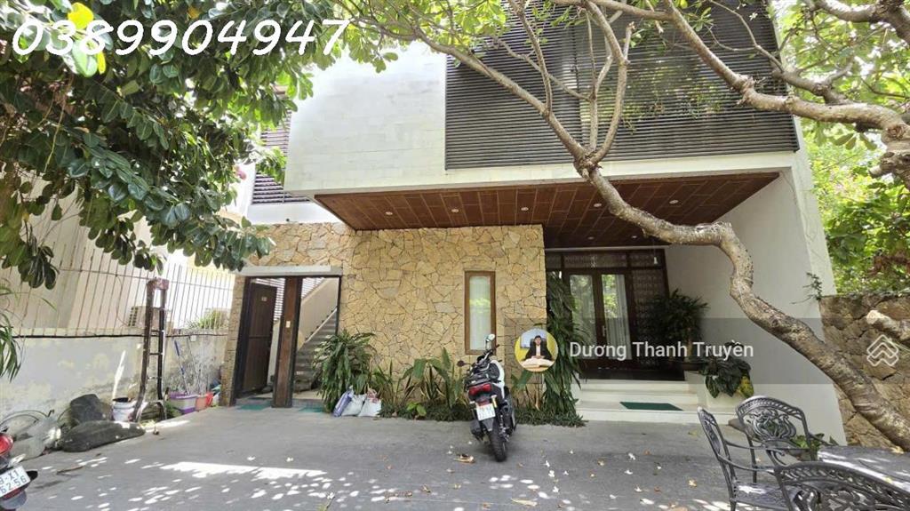 Bán biệt thự 4 tầng 2 mặt tiền view biển ngang hiếm 9,7m, cạnh Đại học Nha Trang, dòng