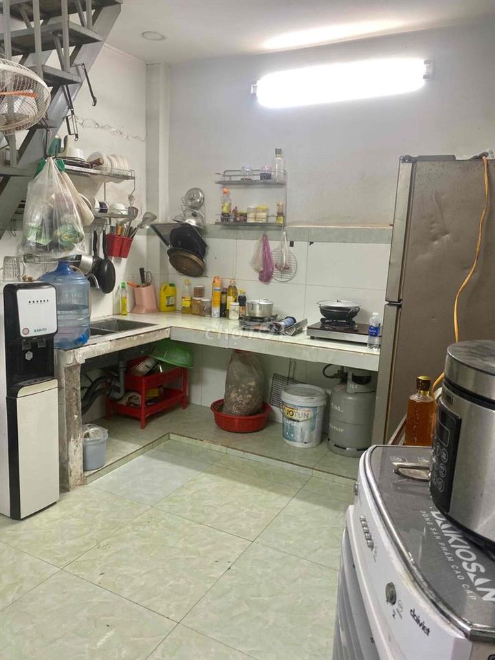 - Cần bán gấp nhà đường tỉnh lộ 10 gần chợ B
