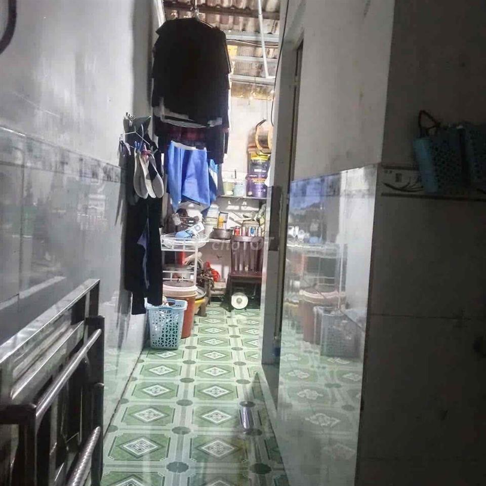 - Cần bán gấp nhà đường tỉnh lộ 10 gần chợ B