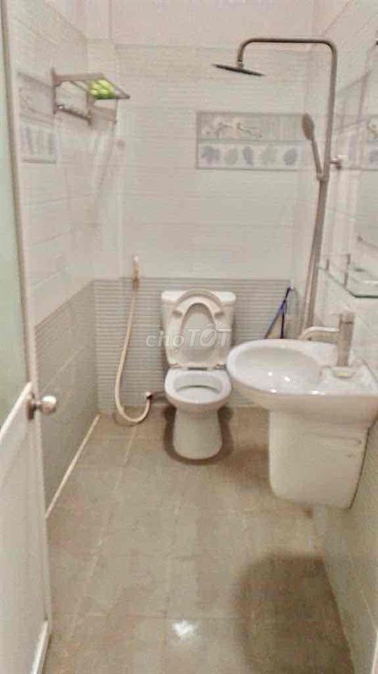 Sân đậu được Ô Tô ( Hẻm Tải 6 M )