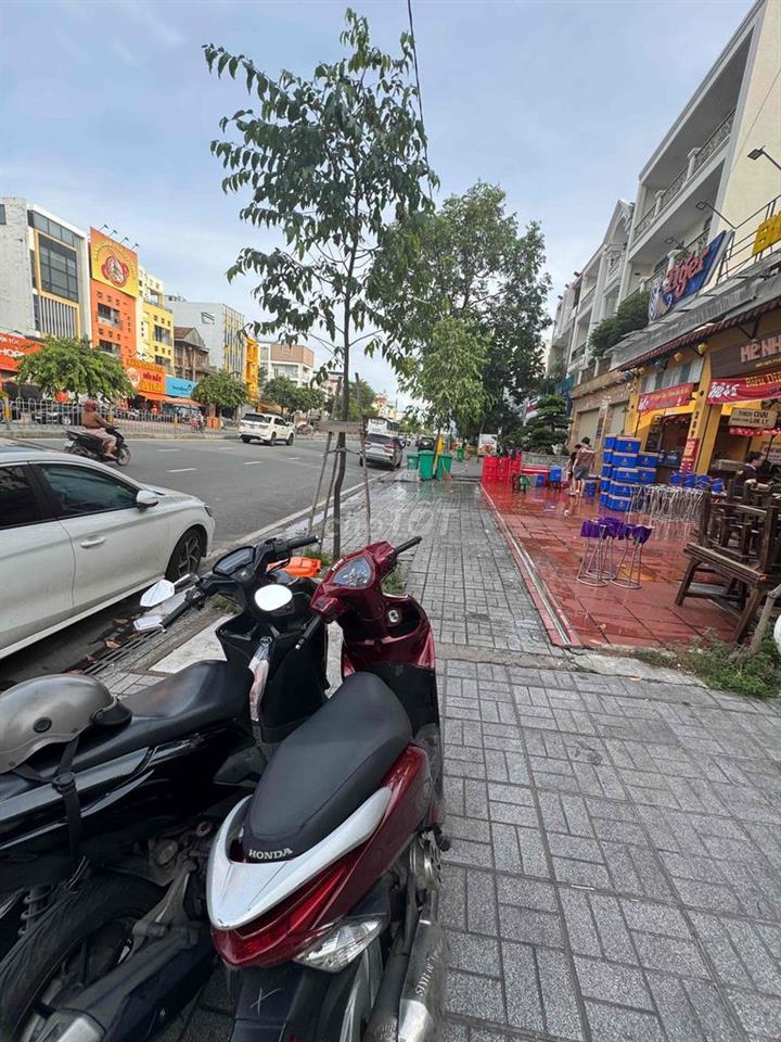 cho thuê lề buôn bán buổi sáng tới 15giờ