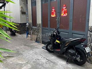 Bán nhà Kê khai 99 1 trệt 1 lầu cách xe tải 13m