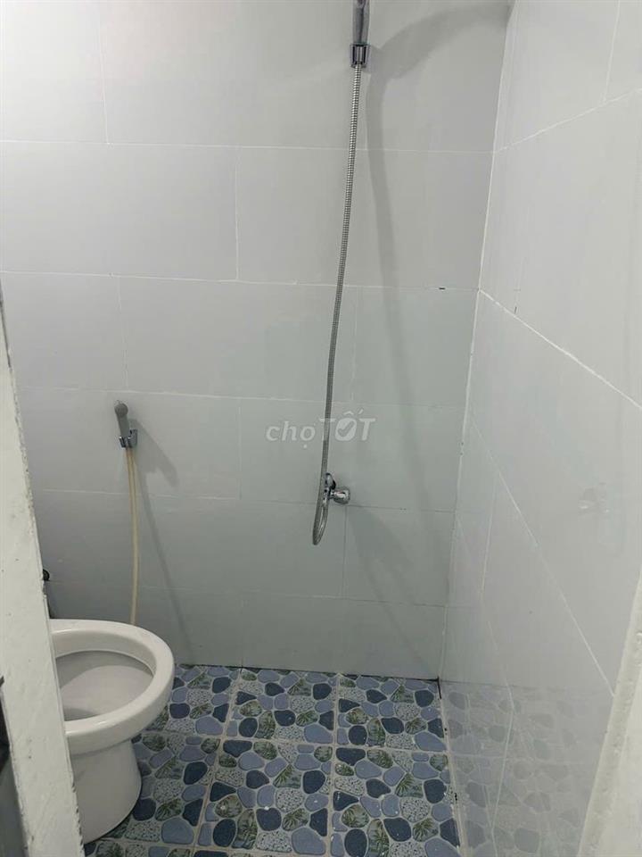 Cho thuê Nhà, 1 Trệt, 1 Gác, DTSD hơn 25m² Giá 2tr Gần chợ Bình Quới