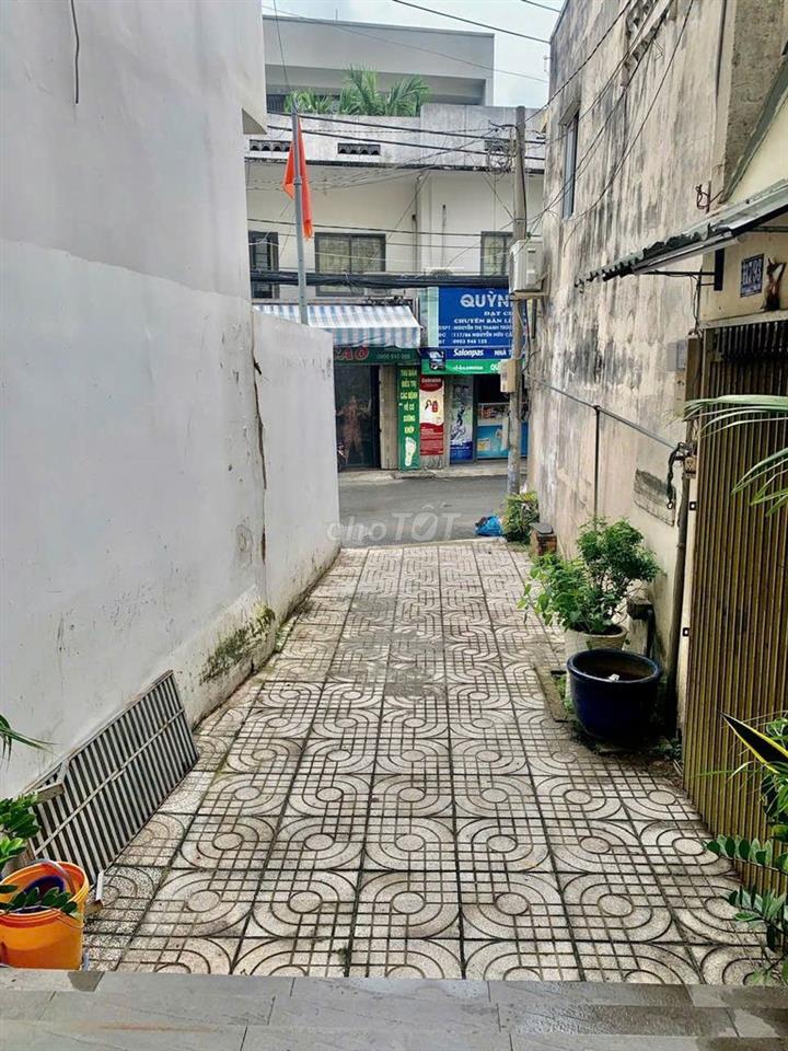 Nhà đẹp Nguyễn Hữu Cảnh 4x16m, 4PN, 3 lầu, có sân đỗ xe – 25tr/tháng