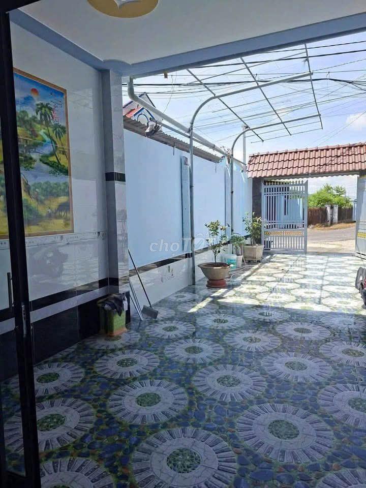 VỠ NỢ XẢ GẤP NHÀ CỦ CHI 137.2M2 - MẶT TIỀN ĐƯỜNG LỚN - CHỈ 1 TỶ 050!