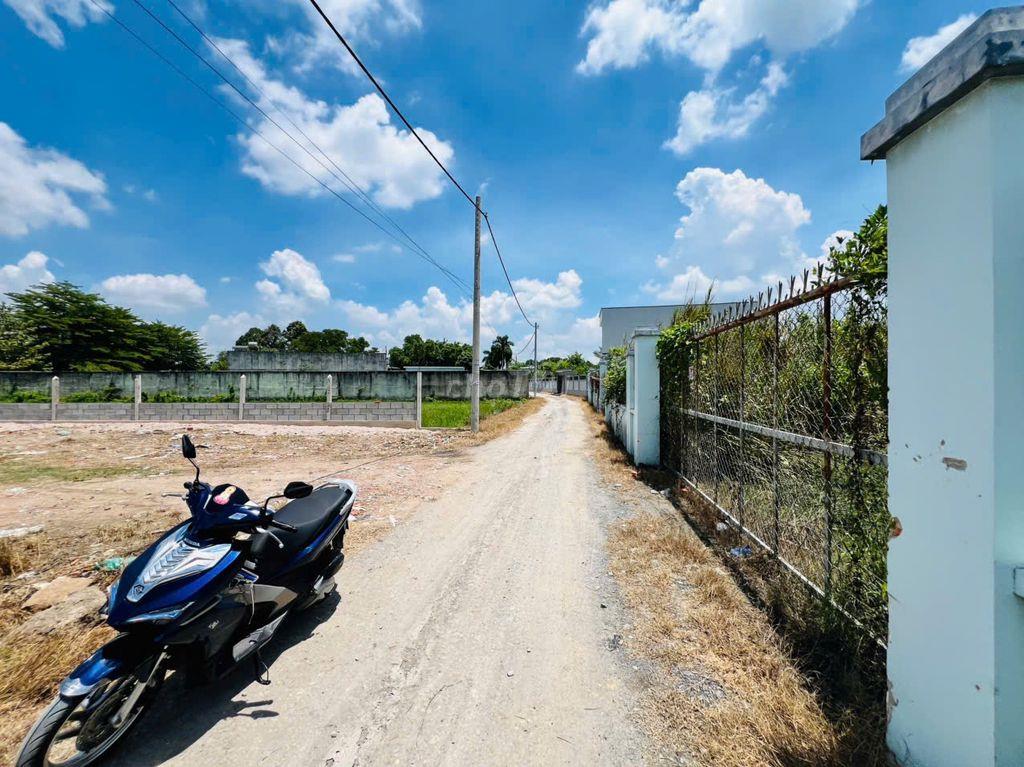 NGỘP BANK BÁN LÔ ĐẤT TÂN PHÚ TRUNG DT 556M2 CÓ 80M2 ONT