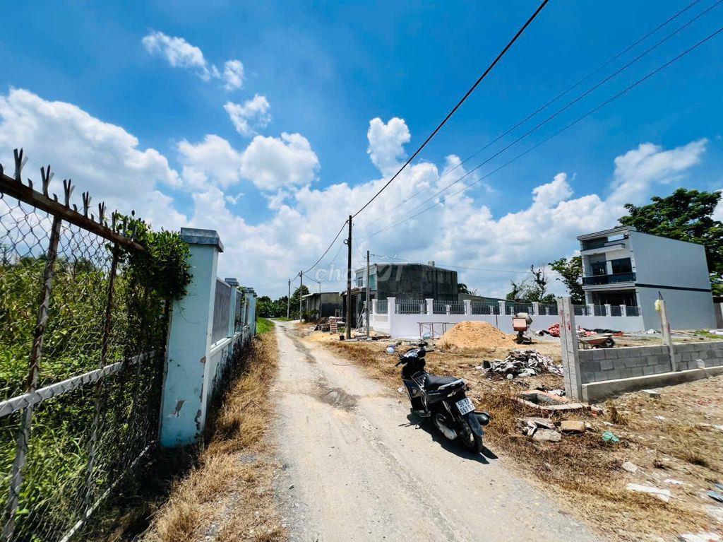 NGỘP BANK BÁN LÔ ĐẤT TÂN PHÚ TRUNG DT 556M2 CÓ 80M2 ONT