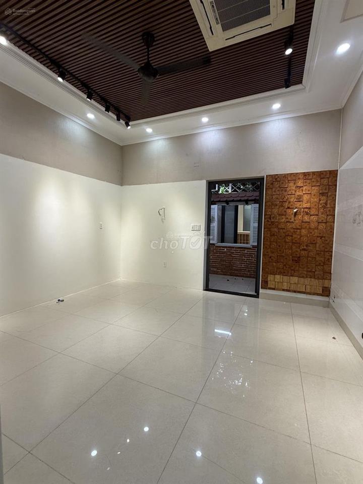 Cho thuê mặt bằng làm văn phòng phía sau