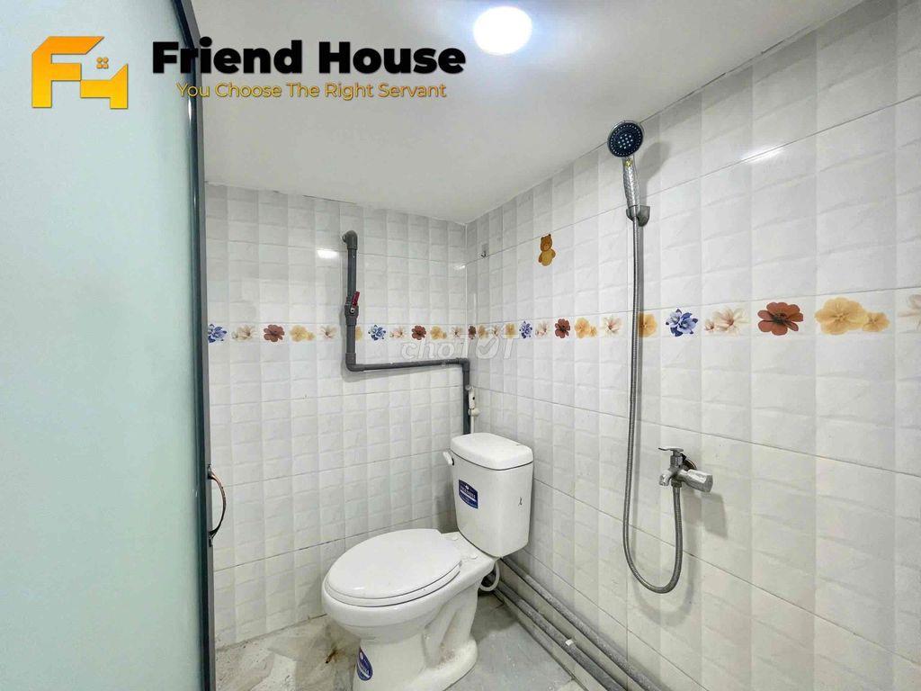 Phòng Ban Công Siêu Rộng Ngay Ngã 5