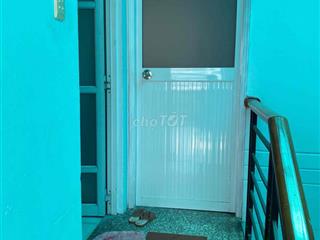 phòng cao cấp lầu 3 cho nữ thuê ,thoáng mát