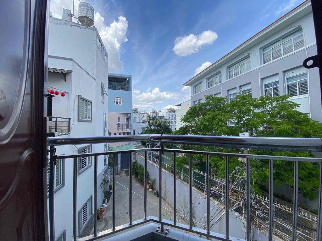 Cuối đường Hoa sữa, đi bộ ra Phan Xích Long 150m