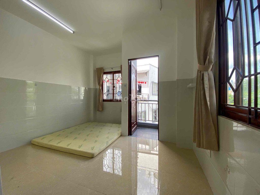 Cuối đường Hoa sữa, đi bộ ra Phan Xích Long 150m