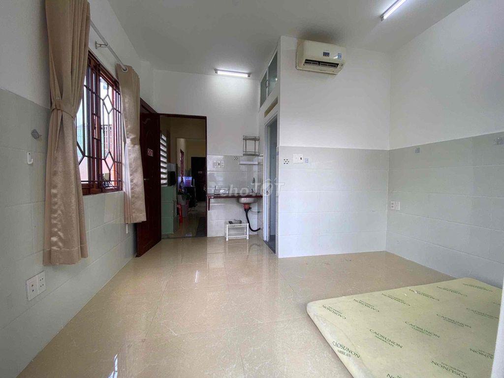 Cuối đường Hoa sữa, đi bộ ra Phan Xích Long 150m