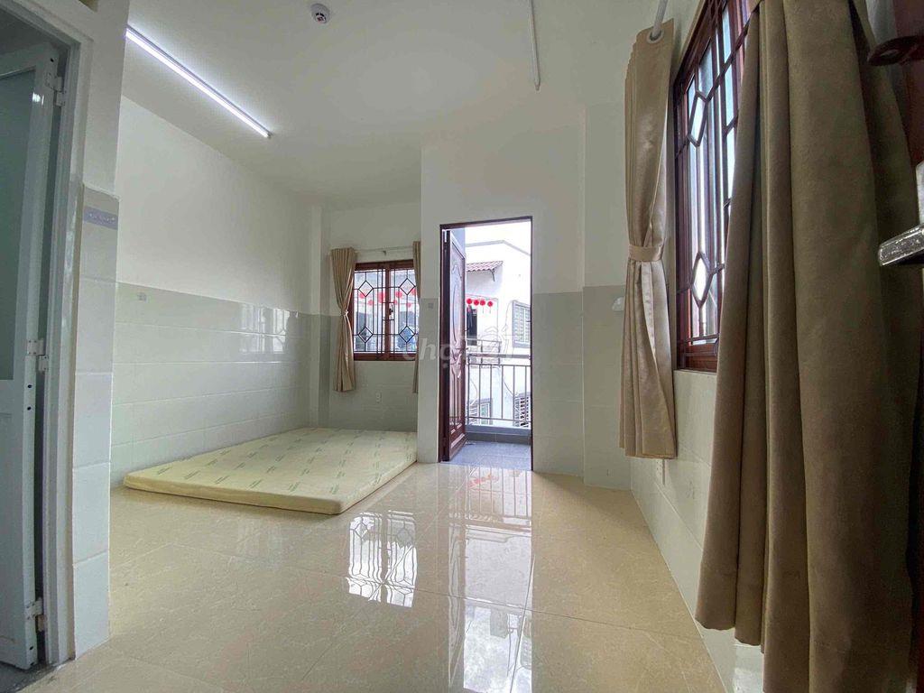 Cuối đường Hoa sữa, đi bộ ra Phan Xích Long 150m