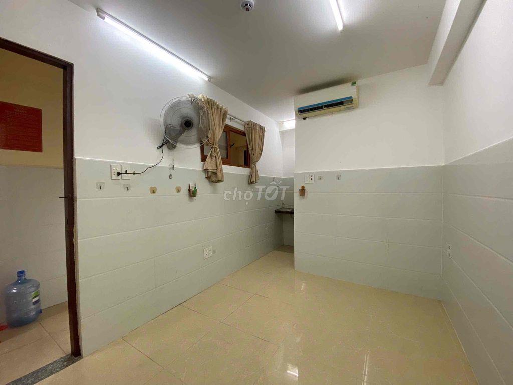 Cuối đường Hoa Sữa, đi bộ ra Phan Xích Long 150m