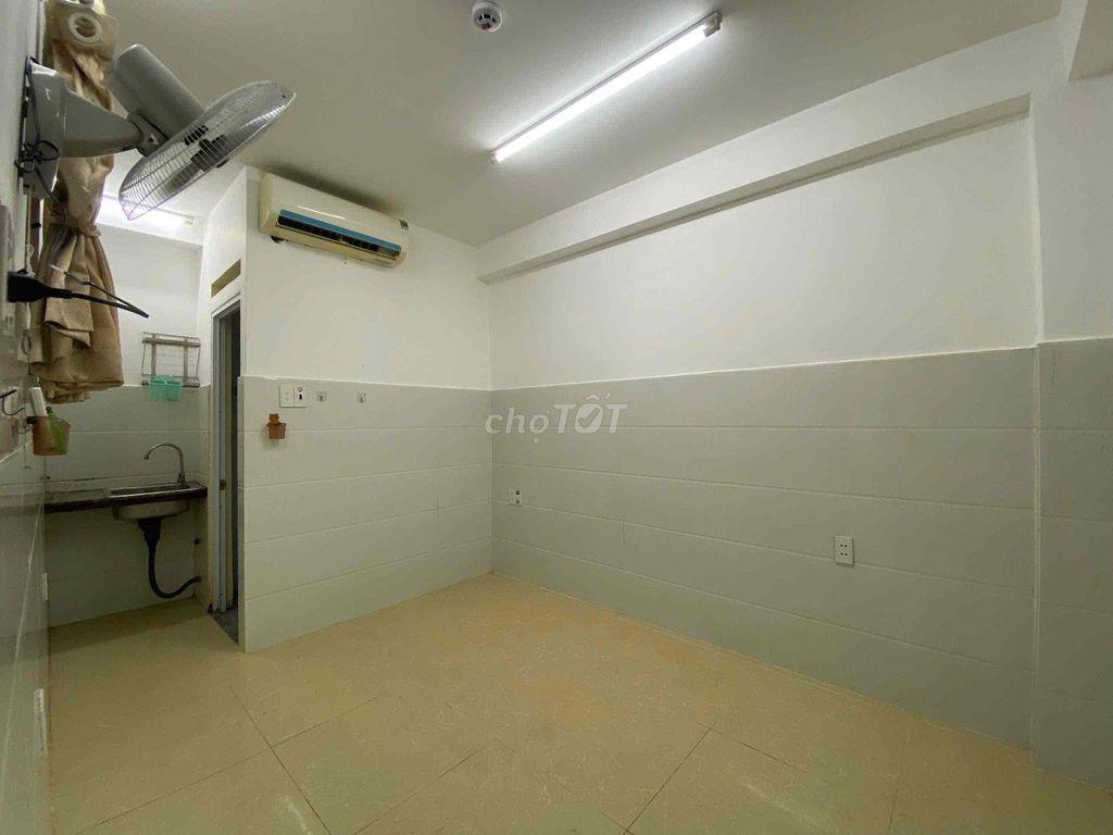 Cuối đường Hoa Sữa, đi bộ ra Phan Xích Long 150m