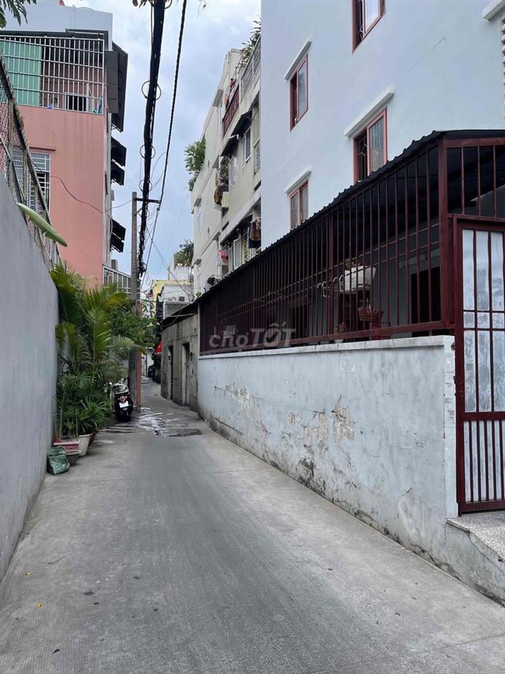 Cuối đường Hoa Sữa, đi bộ ra Phan Xích Long 150m
