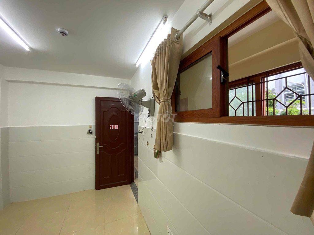 Cuối đường Hoa Sữa, đi bộ ra Phan Xích Long 150m