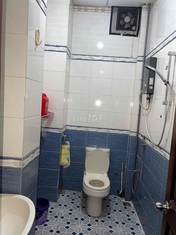 cho thuê tầng trệt Chung cư ĐTH, vị trí đẹp gần trường, chợ , bv.