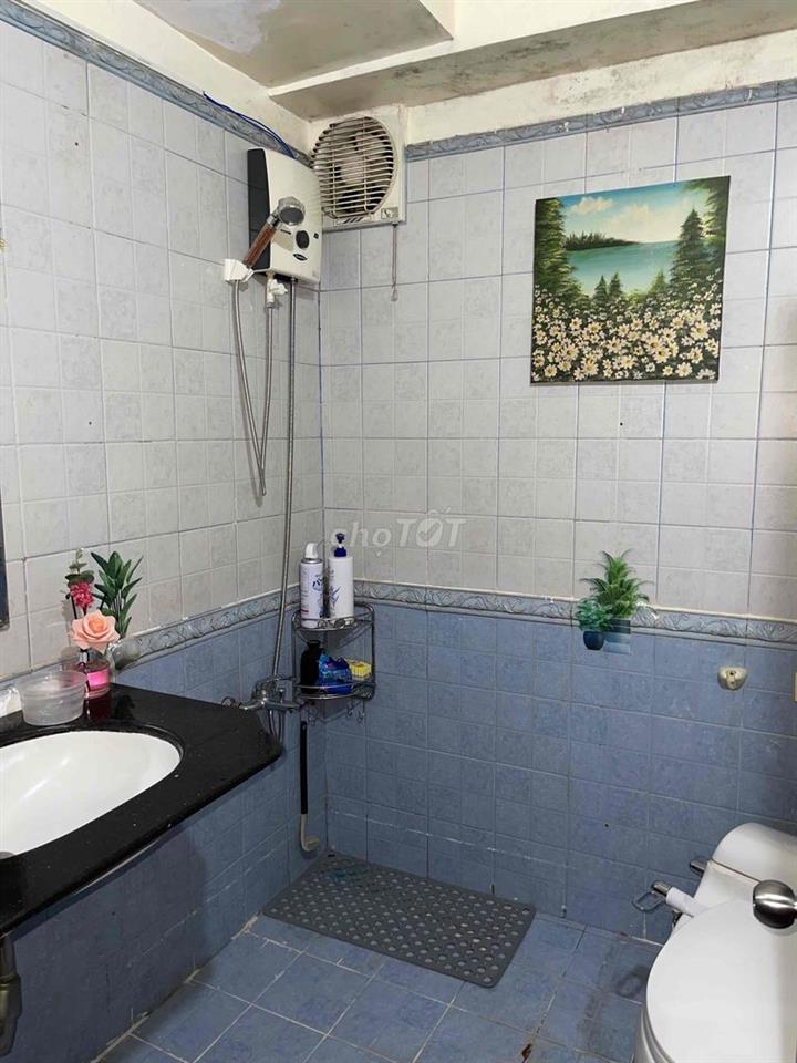 cho thuê tầng trệt Chung cư ĐTH, vị trí đẹp gần trường, chợ , bv.
