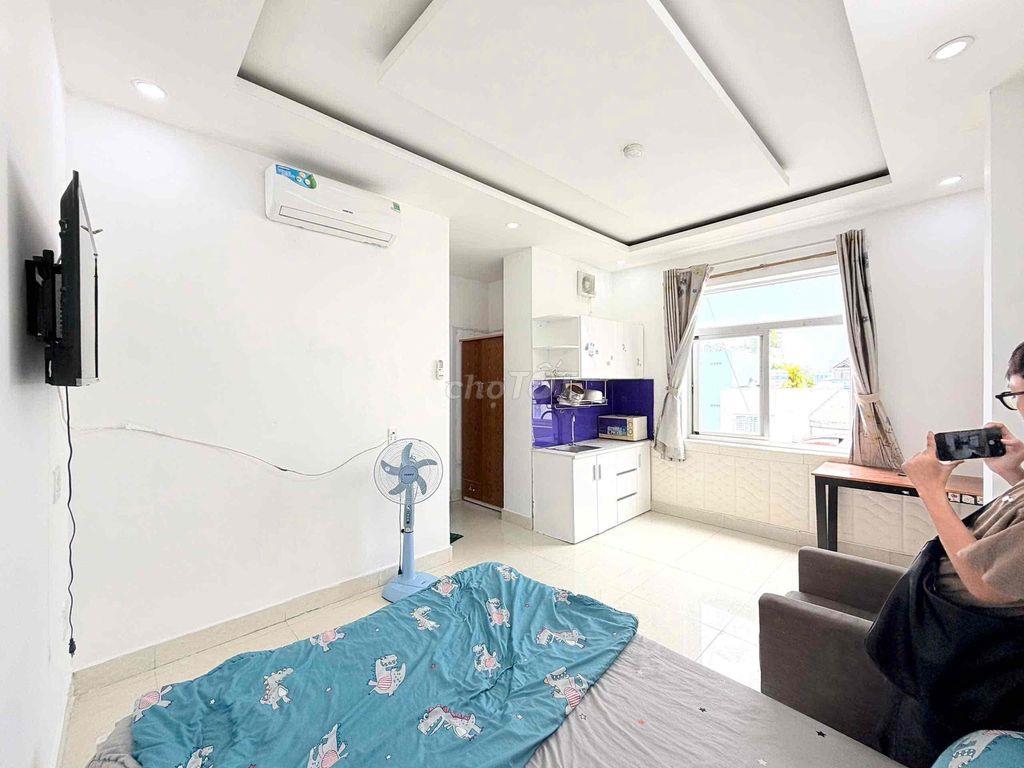 Cho Thuê Căn Hộ - Thang Máy - Bảo Vệ - Gần Nguyễn Văn Cừ Giáp Q1