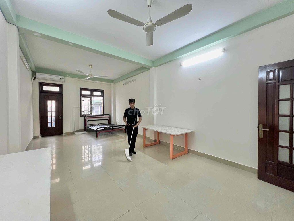 Cho Thuê Phòng - Nguyên Tầng Bancol - Rộng 40m2 - Ba Tháng Hai