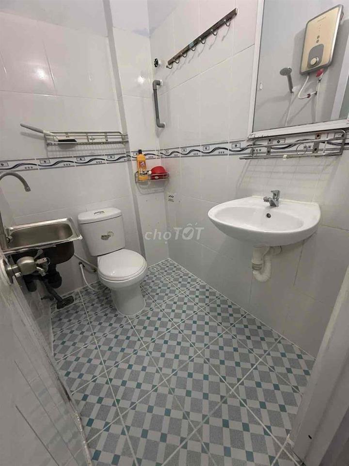 🔥 Q10 – PHÒNG 20M² CHỈ 3 TRIỆU/THÁNG | MÁY LẠNH – WC RIÊNG – ĐANG TRỐN