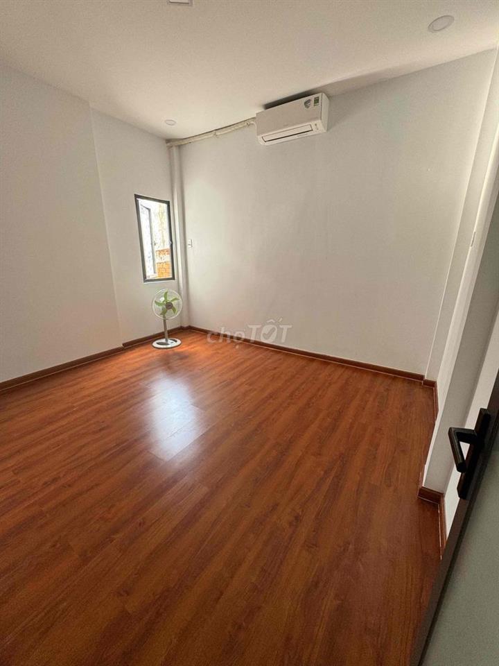 Cho nữ thuê phòng Lạc Long Quân Q11