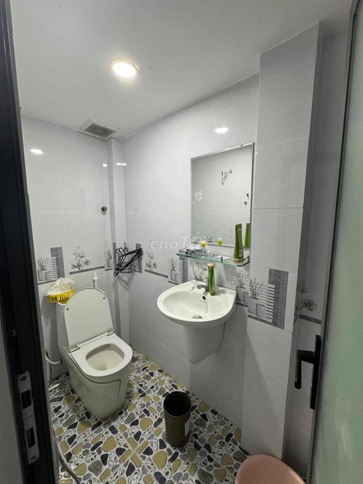 Cho nữ thuê phòng Lạc Long Quân Q11