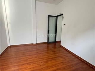 Cho nữ thuê phòng Lạc Long Quân Q11